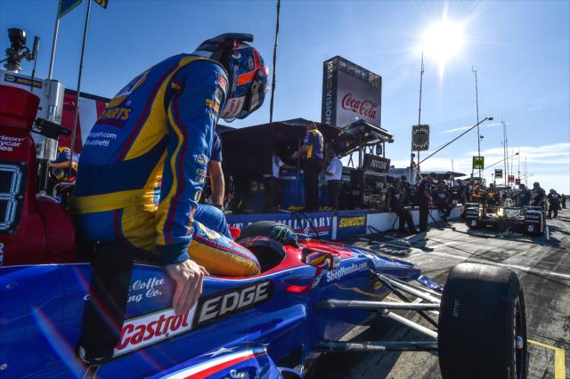 Alexander Rossi slides into his No. 98 Honda on pit lane prior to the final practice for the ABC Supply 500 at Pocono Raceway -- Photo by: Chris Owens