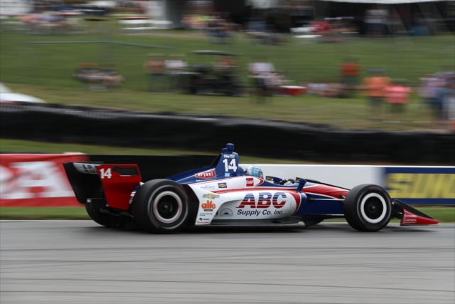 Tony Kanaan races toward the frontstretch during the Honda Indy 200 at Mid-Ohio -- Photo by: Chris Jones