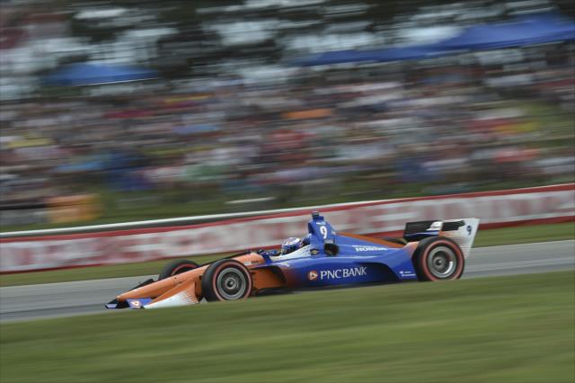 Scott Dixon races toward Turn 5 during the Honda Indy 200 at Mid-Ohio -- Photo by: Chris Owens