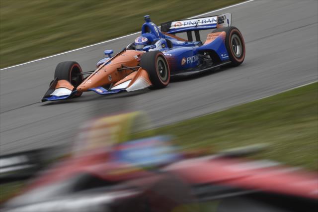 Scott Dixon chases down the field entering Turn 5 during the Honda Indy 200 at Mid-Ohio -- Photo by: Chris Owens