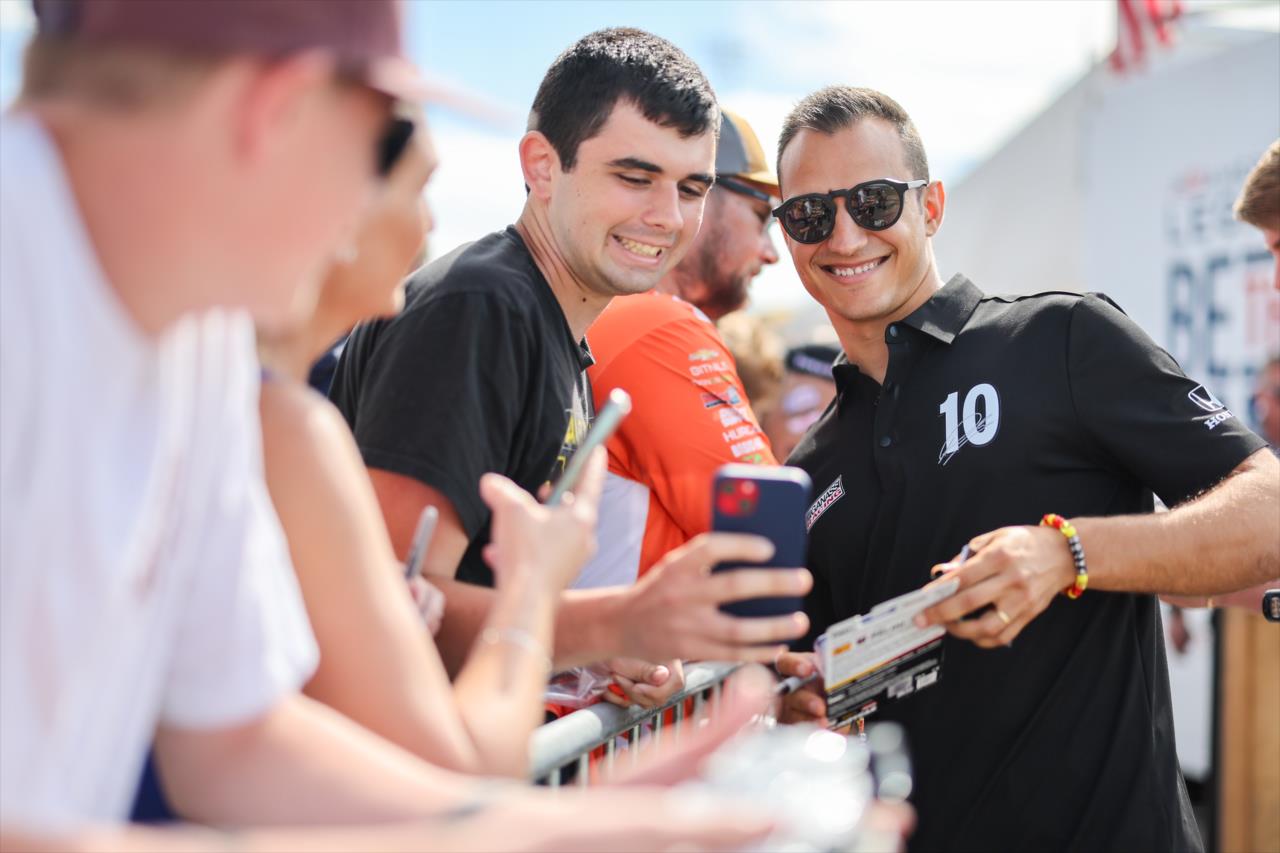 Alex Palou with fans - Borchetta Bourbon Music City Grand Prix - By: Chris Owens -- Photo by: Chris Owens