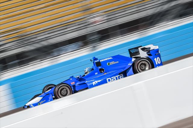 Tony Kanaan streaks down the frontstretch during the Phoenix Open Test at Phoenix International Raceway -- Photo by: Chris Owens