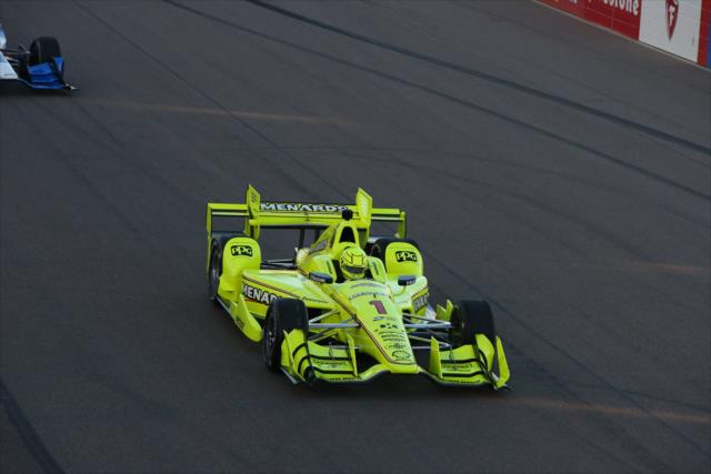 Simon Pagenaud rolls down the frontstretch during the parade laps prior to the start of the Desert Diamond West Valley Phoenix Grand Prix -- Photo by: Chris Jones