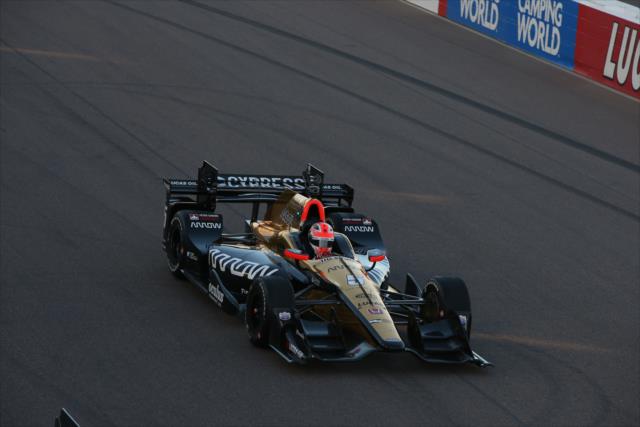James Hinchcliffe rolls down the frontstretch during the parade laps prior to the start of the Desert Diamond West Valley Phoenix Grand Prix -- Photo by: Chris Jones