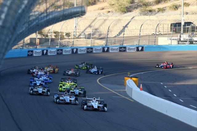 Helio Castroneves leads the field to the green flag to start the Desert Diamond West Valley Phoenix Grand Prix -- Photo by: Chris Jones