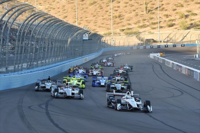 Helio Castroneves leads the field into Turn 1 at the start of the Desert Diamond West Valley Phoenix Grand Prix -- Photo by: Chris Owens