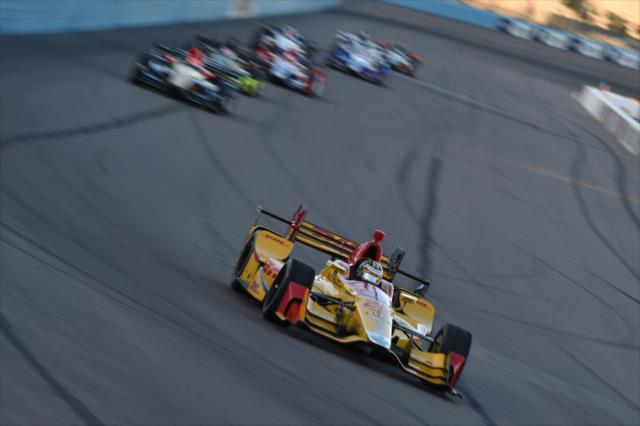 Ryan Hunter-Reay sets up for Turn 1 during the Desert Diamond West Valley Phoenix Grand Prix -- Photo by: Chris Owens