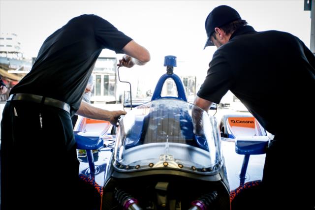 Chip Ganassi Racing install a windscreen on the No. 9 PNC Bank Honda prior to its first on-track test at ISM Raceway -- Photo by: Shawn Gritzmacher