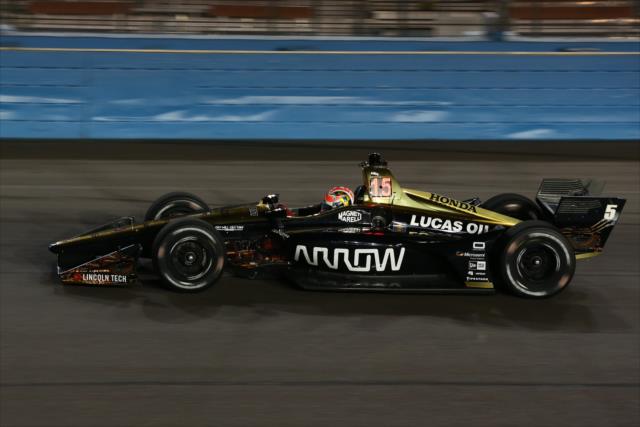 James Hinchcliffe on course during the evening open test session at ISM Raceway -- Photo by: Chris Jones