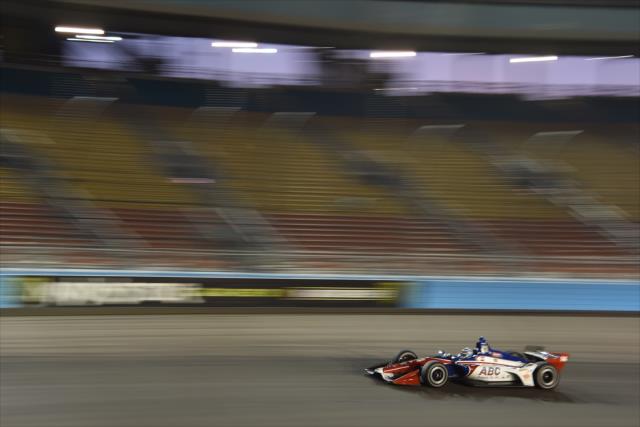 Tony Kanaan streaks through Turn 1 during the evening open test session at ISM Raceway -- Photo by: John Cote