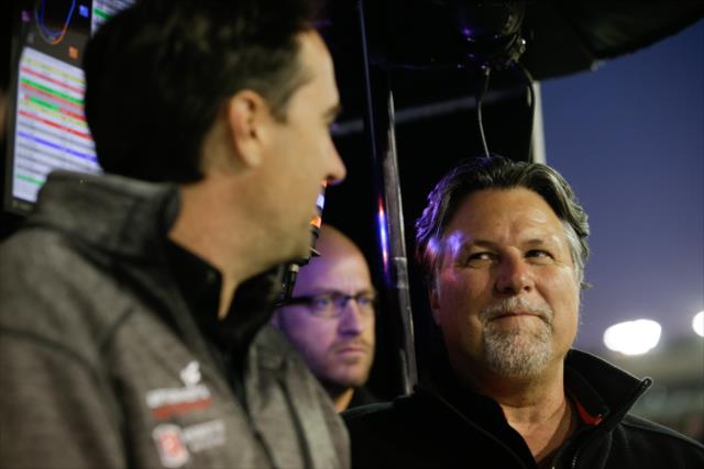 Michael Andretti and Bryan Herta chat in their pit stand during the evening open test session at ISM Raceway -- Photo by: Shawn Gritzmacher