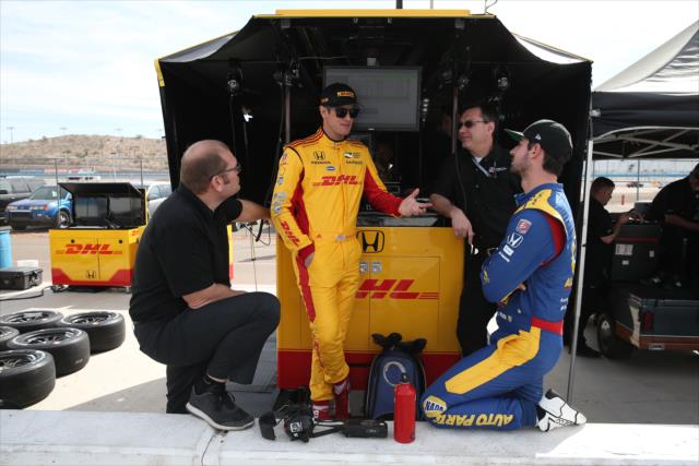 Ryan Hunter-Reay and Alexander Rossi chat with Michael Andretti and Jeremy Milless along pit lane prior to the start of the afternoon open test session at ISM Raceway -- Photo by: Chris Jones
