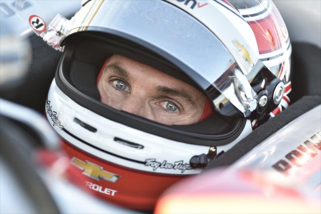 Will Power sits in his No. 12 Verizon Chevrolet on pit lane prior to the start of the afternoon open test session at ISM Raceway -- Photo by: Chris Owens