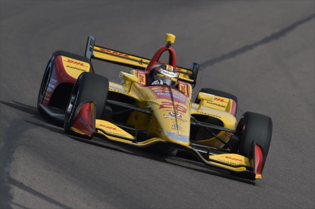 Ryan Hunter-Reay dives into Turn 1 during the afternoon test session at ISM Raceway -- Photo by: Chris Owens
