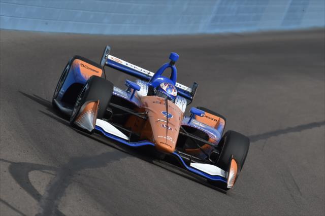 Scott Dixon dives into Turn 1 during the afternoon test session at ISM Raceway -- Photo by: Chris Owens