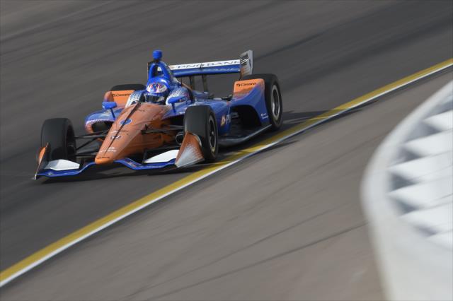 Scott Dixon sails through Turn 1 during the afternoon test session at ISM Raceway -- Photo by: Chris Owens