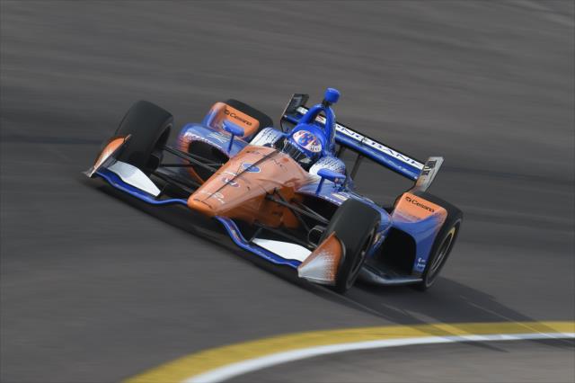 Scott Dixon sails through Turn 1 during the afternoon test session at ISM Raceway -- Photo by: Chris Owens