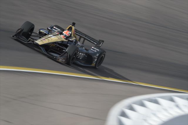James Hinchcliffe sails through Turn 1 during the afternoon test session at ISM Raceway -- Photo by: Chris Owens