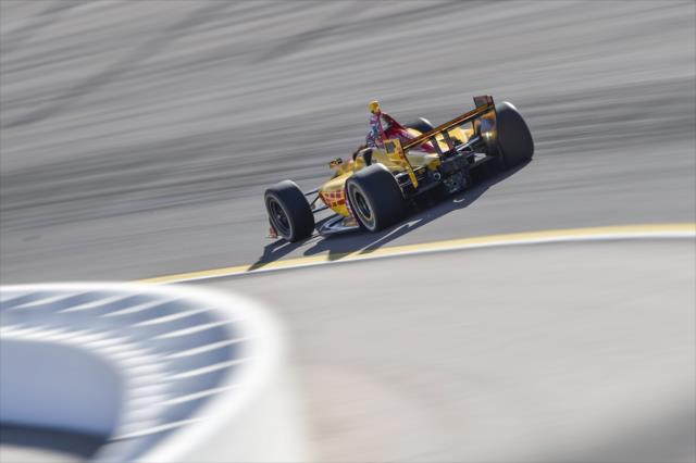 Ryan Hunter-Reay dives into Turn 1 during the afternoon open test session at ISM Raceway -- Photo by: Chris Owens