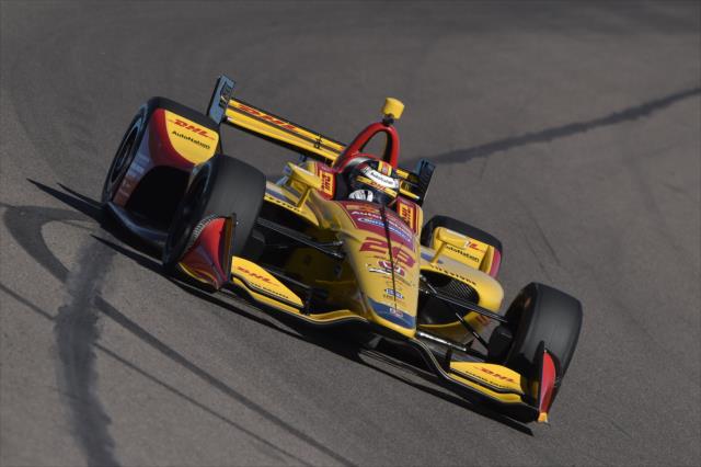 Ryan Hunter-Reay dives into Turn 1 during the afternoon open test session at ISM Raceway -- Photo by: Chris Owens