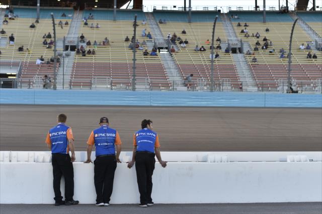 Chip Ganassi Racing crewmen on pit lane prior to the start of the evening test session at ISM Raceway -- Photo by: Chris Owens