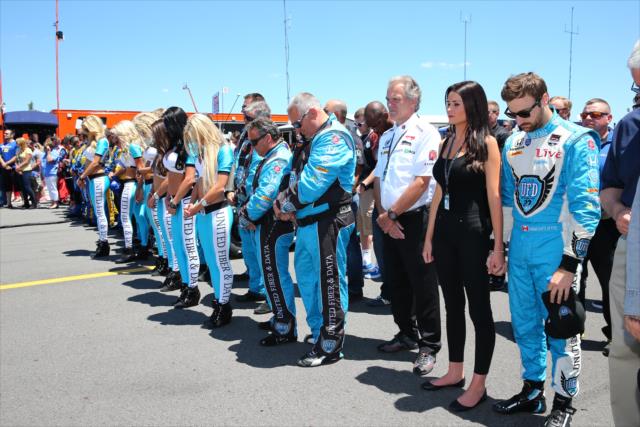 James Hinchcliffe and the Andretti Autosport crew -- Photo by: Chris Jones