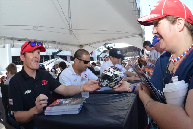 Scott Dixon and Tony Kanaan sign autographs in the INDYCAR Fan Village -- Photo by: Chris Owens