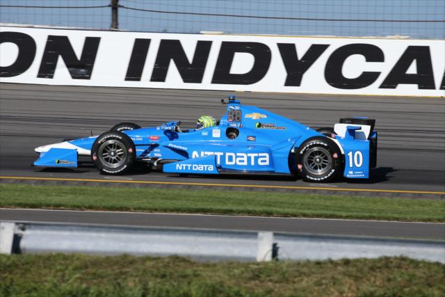 Tony Kanaan sets up for Turn 3 during practice for the ABC Supply 500 at Pocono Raceway -- Photo by: Bret Kelley