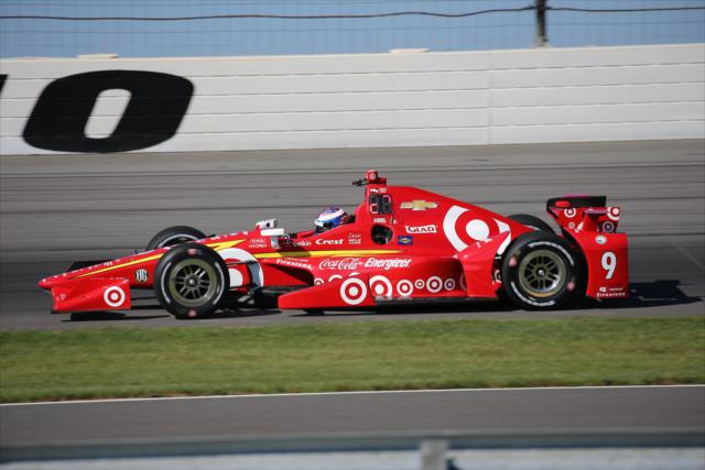 Scott Dixon apexes Turn 3 during practice for the ABC Supply 500 at Pocono Raceway -- Photo by: Bret Kelley