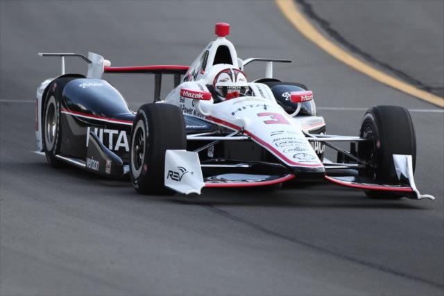 Helio Castroneves on course during qualifications for the ABC Supply 500 at Pocono Raceway -- Photo by: Bret Kelley