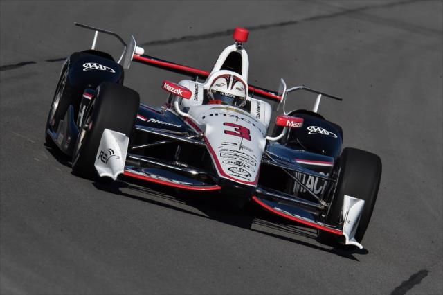 Helio Castroneves sets up for Turn 1 during practice for the ABC Supply 500 at Pocono Raceway -- Photo by: Chris Owens