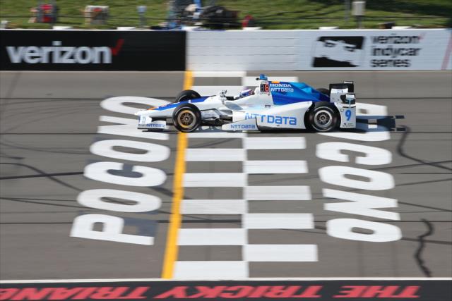 Scott Dixon flashes across the start/finish line during practice for the ABC Supply 500 at Pocono Raceway -- Photo by: Chris Jones