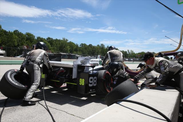 Alexander Rossi comes in for fuel and tires on pit lane during the KOHLER Grand Prix of Road America -- Photo by: Chris Jones