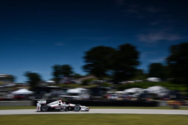 Helio Castroneves streaks out of Turn 8 during the KOHLER Grand Prix at Road America -- Photo by: Chris Owens