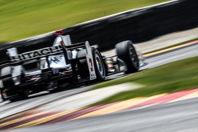 Helio Castroneves rolls out of Turn 7 during the KOHLER Grand Prix at Road America -- Photo by: Chris Owens