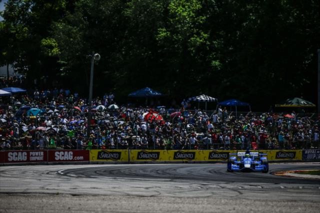 Tony Kanaan apexes Turn 5 during the KOHLER Grand Prix of Road America -- Photo by: Shawn Gritzmacher
