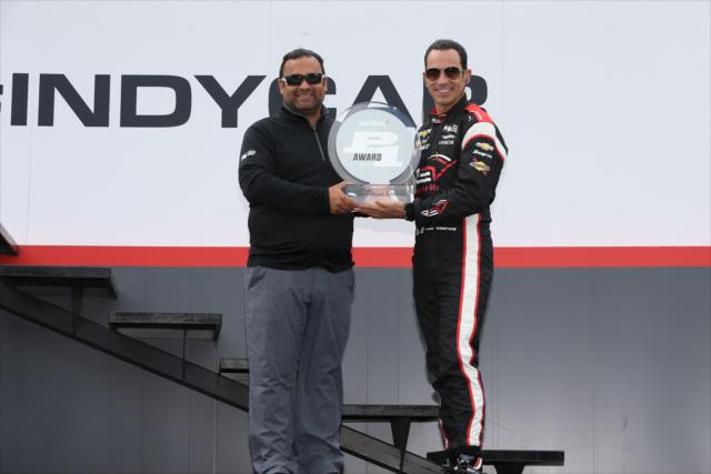 Helio Castroneves accepts the Verizon P1 Award for winning the pole position during pre-race festivities for the KOHLER Grand Prix at Road America -- Photo by: Chris Jones