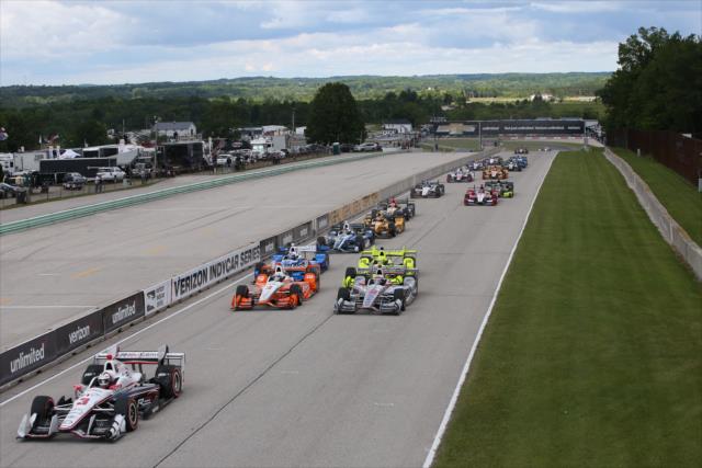 Helio Castroneves leads the field to the green flag to start the 2017 KOHLER Grand Prix at Road America -- Photo by: Chris Jones