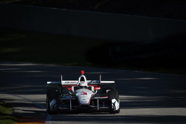 Helio Castroneves races out of Turn 12 during the final warmup for the KOHLER Grand Prix at Road America -- Photo by: Chris Owens