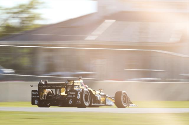 James Hinchcliffe streaks toward Turn 14 during the final warmup for the KOHLER Grand Prix at Road America -- Photo by: Chris Owens