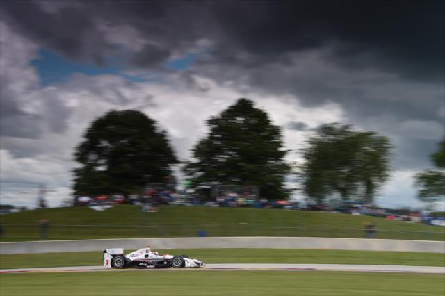 Helio Castroneves rolls through Turn 13 during the KOHLER Grand Prix at Road America -- Photo by: Chris Owens