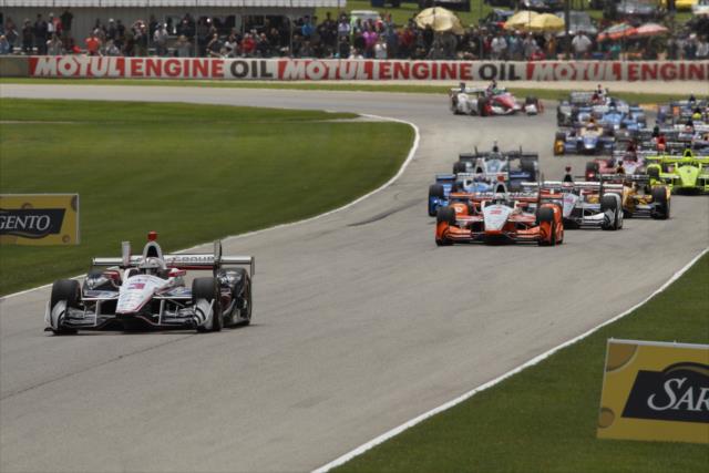 Helio Castroneves leads the field down the Moraine Sweep toward Turn 4 during the KOHLER Grand Prix at Road America -- Photo by: Matt Fraver