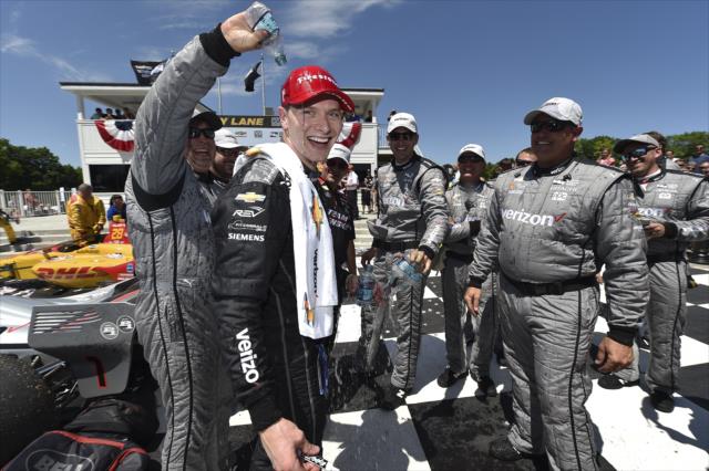 Josef Newgarden gets a cool greeting from his Team Penske crew in Victory Circle after winning the KOHLER Grand Prix at Road America -- Photo by: Chris Owens
