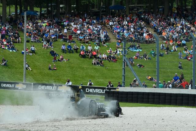 Marcus Ericsson into the gravel in turn 5. -- Photo by: James  Black