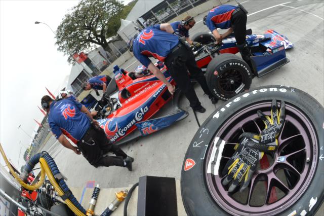 Marco Andretti in pits with crew -- Photo by: John Cote