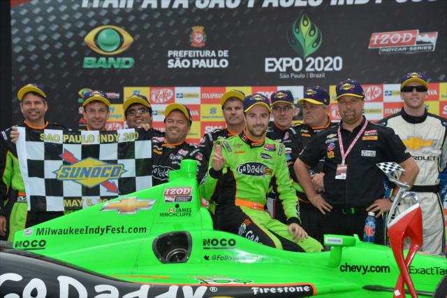 James Hinchcliffe, Michael Andretti, and crew in Victory Lane at Sao Paulo -- Photo by: John Cote