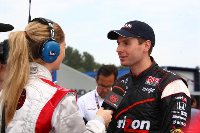 Will Power chats with Lindy Thackston -- Photo by: Chris Jones
