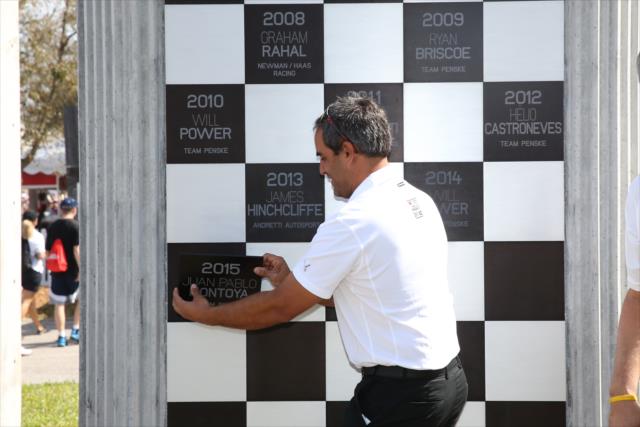 Juan Pablo Montoya places his placard on the Dan Wheldon Memorial Monument as the 2015 winner of the Firestone Grand Prix of St. Petersburg -- Photo by: Chris Jones