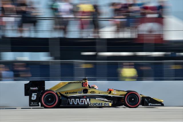 James Hinchcliffe on course during qualifications for the Firestone Grand Prix of St. Petersburg -- Photo by: Chris Owens