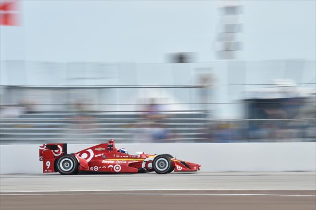 Scott Dixon on course during qualifications for the Firestone Grand Prix of St. Petersburg -- Photo by: Chris Owens